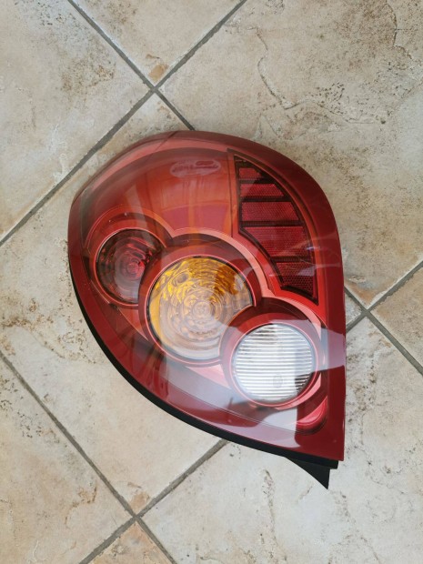 Almera N16 hátsó lámpa
