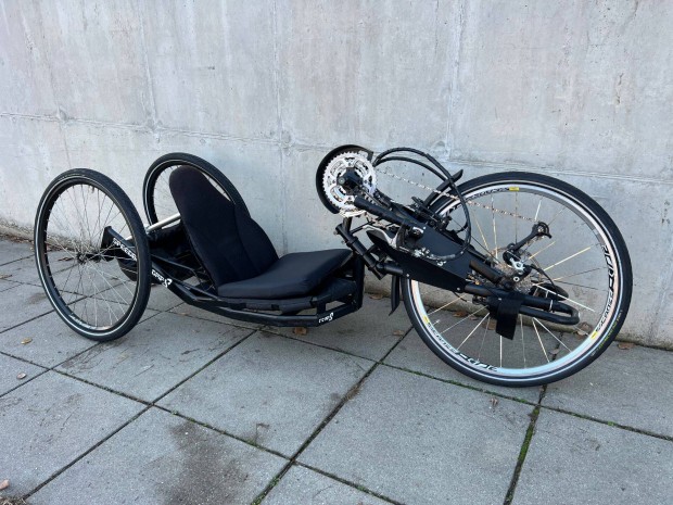 Alois Praschberger Speedbike COMP S A handbike, ami minden kihvst