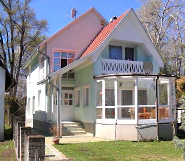 �lomh�z a Duna parton