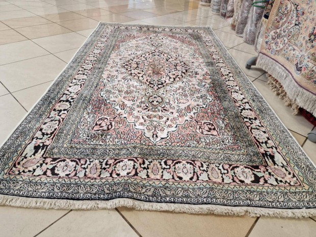 Álomszép kashmír selyem 120x215kézi perzsa szőnyeg MZ430