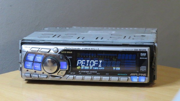 Alpine CDA-9812RB cd mp3 r�di� fejegys�g - 4V Preout