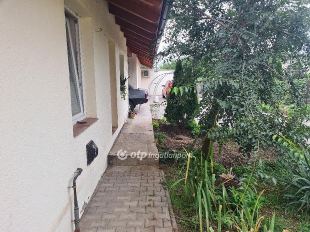 Als�n�medii elad� 160 nm-es h�z