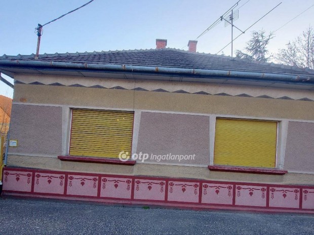 Als�n�medii elad� 77 nm-es h�z