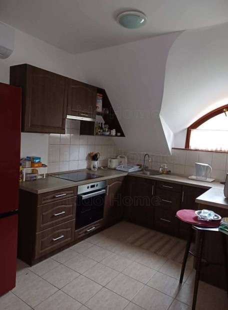 Als�p�hokon els� emeleti panor�m�s lak�s elad�!