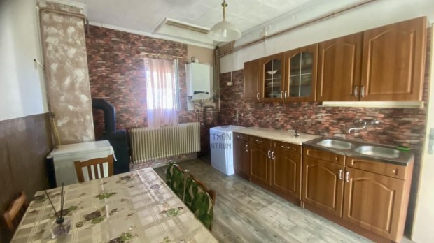 Als�rajki elad� 100 nm-es h�z