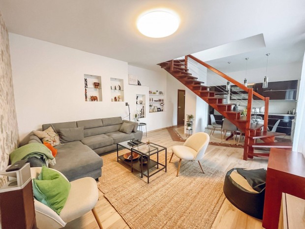 Als�r�koson fel�j�tott, erk�lyes, 4+f�l szob�s lak�s elad�