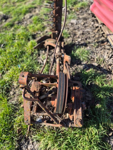 Altern�l� f�kasza kistraktorhoz