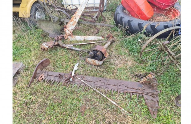 Altern�l� f�kasza sz�na f� v�g� traktor tartoz�k eszk�z rezg�k�ses