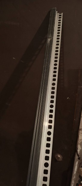 Alu lépcsőprofil gumival 250 cm fekete
