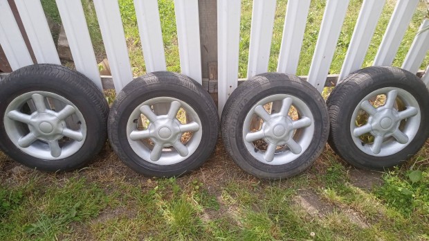 Alufelni 4X114,3Nyári 165/70R13 Gumival