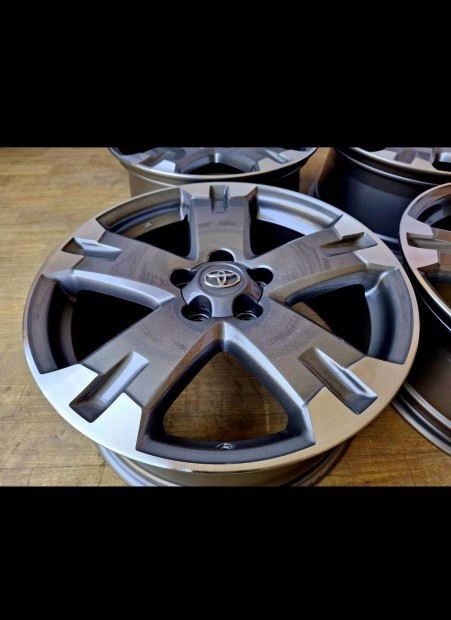 Alufelni Gyári 0km-es Toyota Rav4 Suzuki stb 5x114.3 7.5x18 et45