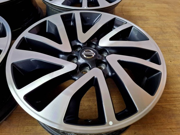 Alufelni Gyári Nissan Navara Mercedes X 6x114.3 7x18 et45