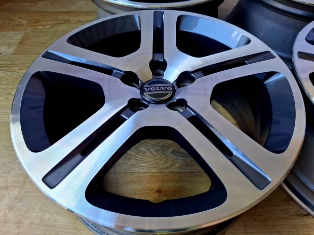 Alufelni Gyári Volvo Ford 5x108 7.5x17 et49
