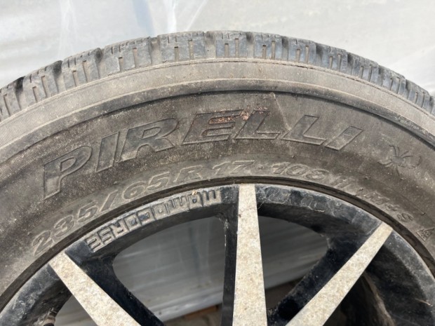 Alufelni + tligumi Pirelli scorpion snow 235/65R17