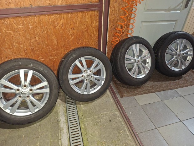 Alufelni alu felni Toyota gyari 16 5x114.3 ET39 +20 db gyri csavarok