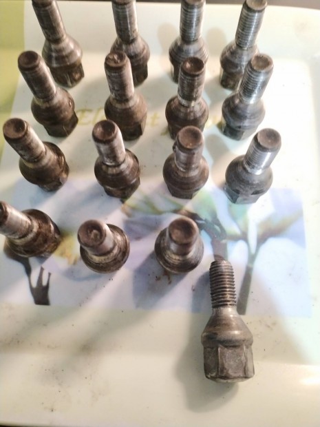 Alufelni csavar szett elad.