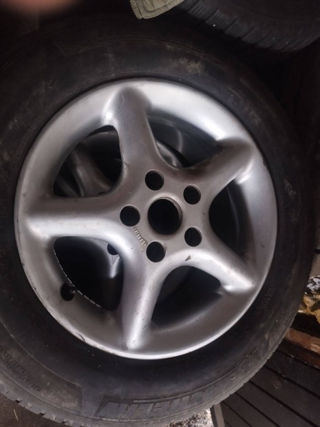 Alufelni elad� 15" j� gumikkal