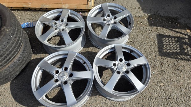 Alufelni garnit�ra elad�. 