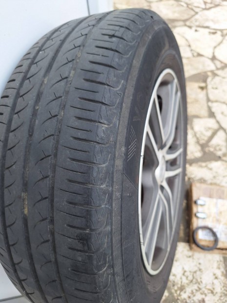 Alufelni jó nyári gumikkal Toyota autókhoz