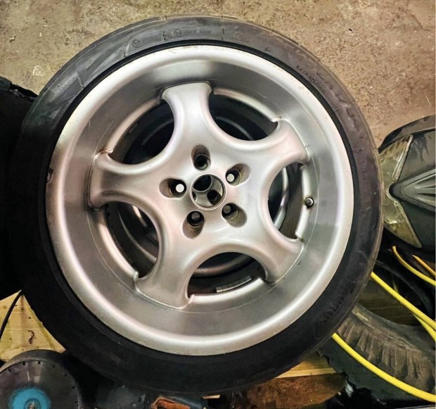 Alufelni taurus gumikkal