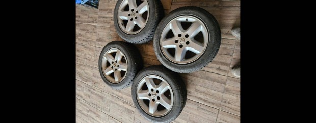 Alufelnire szerelt alig hasznlt tligumikkal