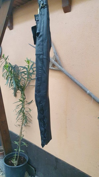 Alul fűzős bőr nadrág 48as