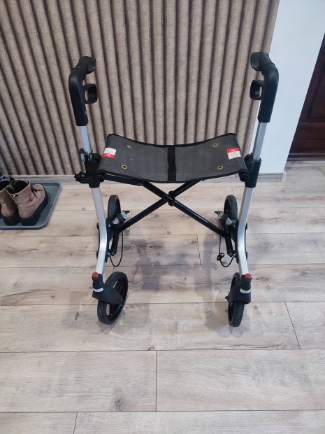 Alumnium sszecsukhat rollator