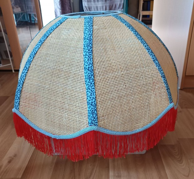 Amanda Wells - Rattan kagylómintás Tiffany lámpaernyő, új