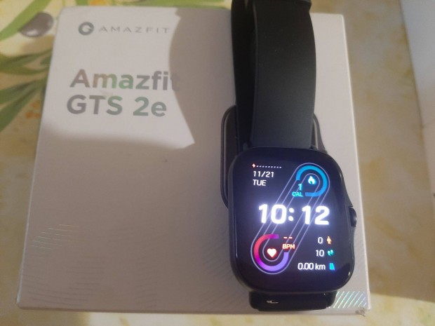 Amazfit GTS 2e okos ra dobozban