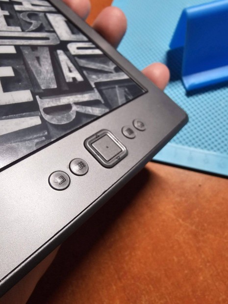 Amazon Kindle 4 - D01100 - Ebook Olvasó + Töltő + TOK -szép állapotban