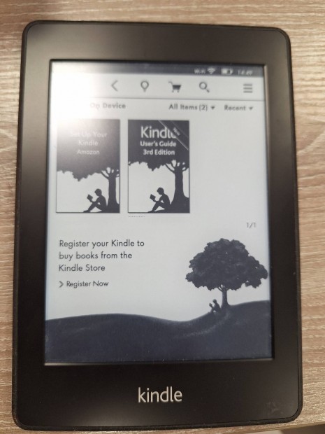 Amazon Kindle paperwhite e-book olvas