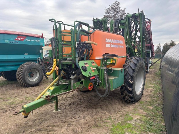 Amazone Ug 3000/24 vontatott permetez�