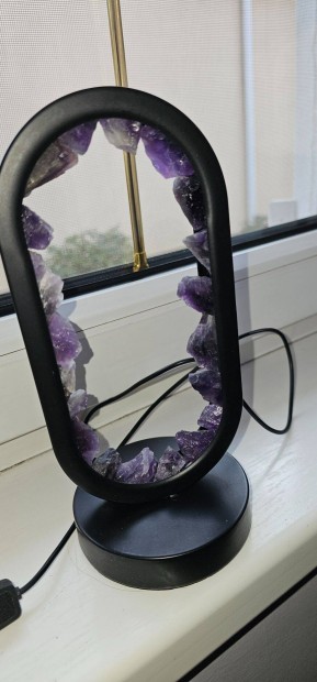 Ametiszt k�zm�ves krist�lyl�mpa