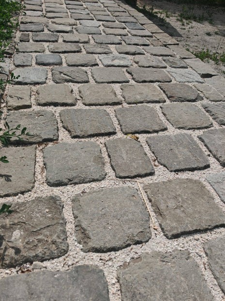 Andezit kockak, kedvezmnyes bzs macskak 18 x 18 cm-es trk