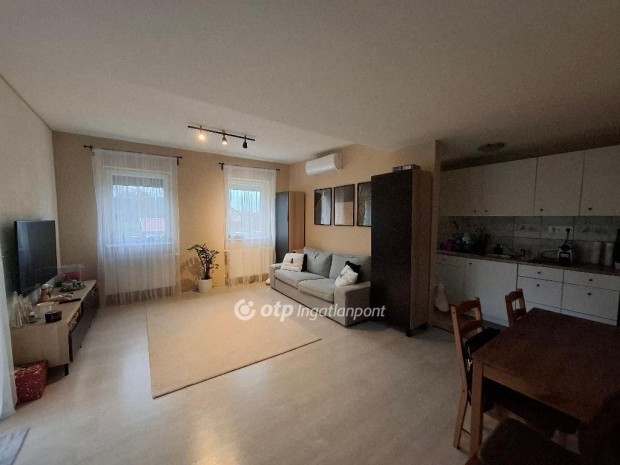 Andornakt�lyai elad� 80 nm-es h�z