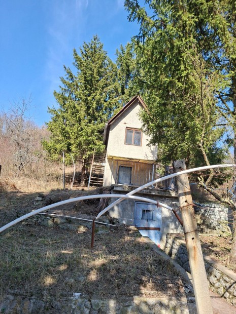 Andornakt�ly�n, Egerhez 2 km t�vols�gra elad�v� v�llt egy 1140 m2 -es(