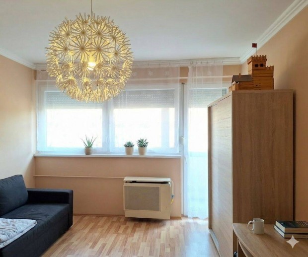 Andr�ssy �ti, 2.emeleti, erk�lyes t�glalak�s elad�