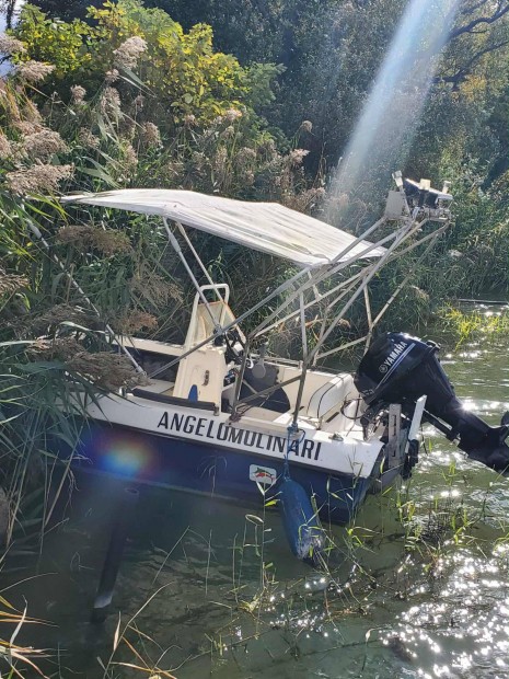 Angelo Molinari katamar�n cs�nak Yamaha 20le motorral elad�