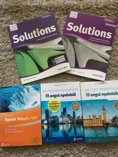 Angol közép érettségi és Solutions (lila) nyelvkönyv