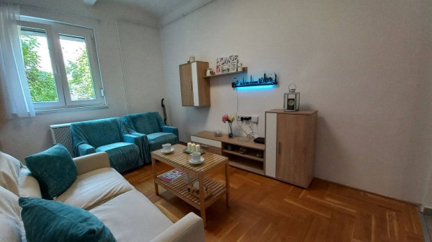 Angyalföldi,zöldövezeti,metróközeli,felújított,2 szoba(nappali+háló)