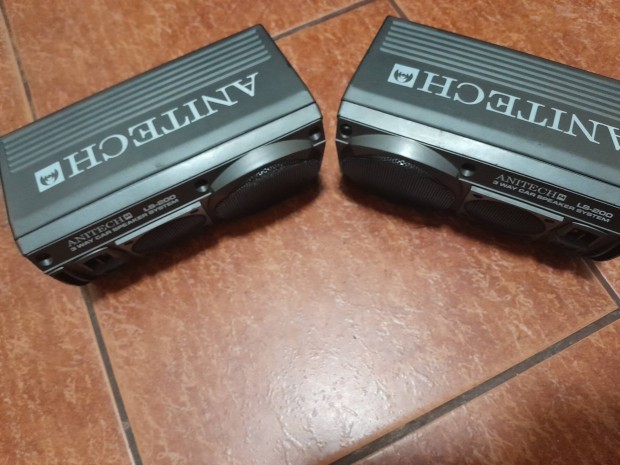 Anitech 3 utas aut�s hangfalak 