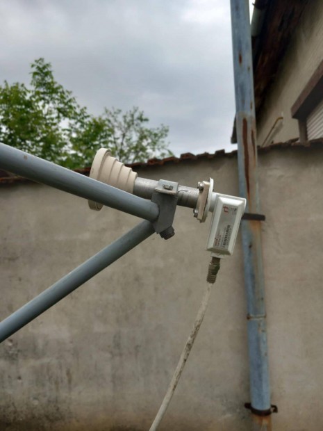 Antenna, tartószerkezettel