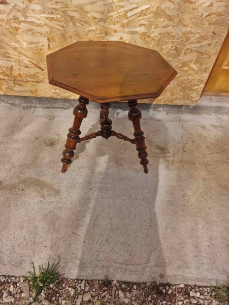 Antik Asztalok