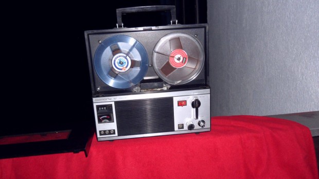 Antik Mitsubishi hordozós nagy tárcsás két fordulat magnetofon 1980