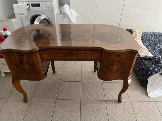 Antik intarzi�s barokk �r�asztal