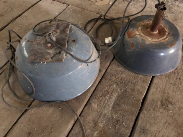 Antik ipari lampak eladok