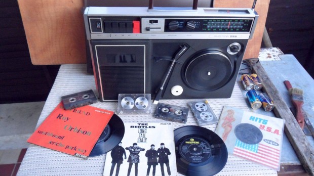 Antik japán új hifi torony diplomatatáskában Privileg Muzic Center 9 V