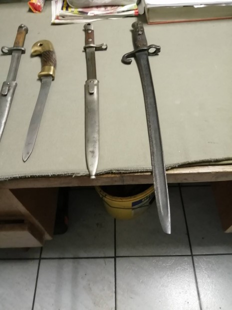 Antik katonai darabok eladók