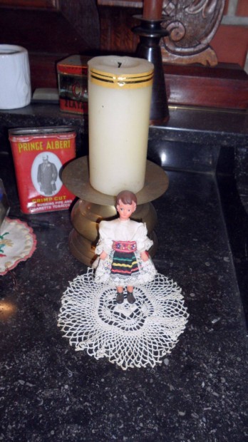 Antik kaucsuk csipkeruh�ban le�ny, m�ves csipk�s r.18 cm 1954 �s egy�b