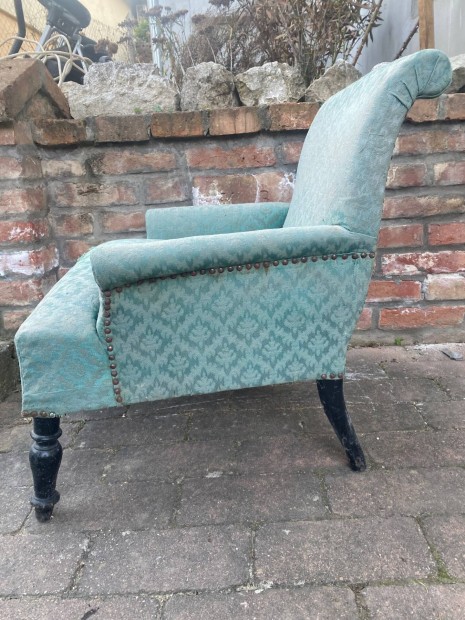 Antik kism�ret� n�i fotel